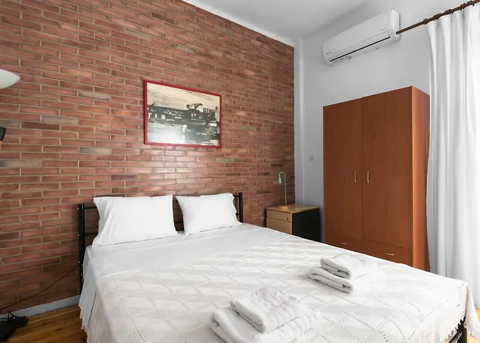 F & B Collection - Flat For 6
